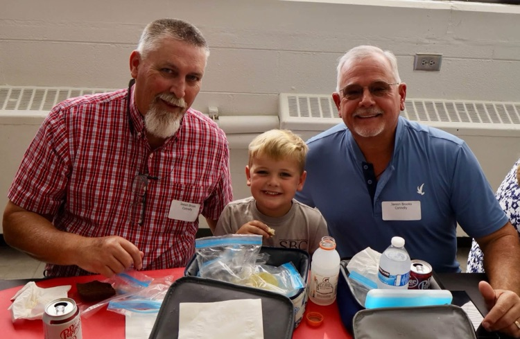 Kindergarten students enjoyed lunch with their grandparents. 