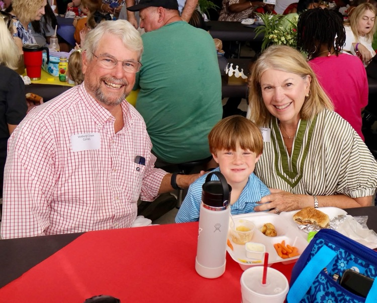 Kindergarten students enjoyed lunch with their grandparents. 