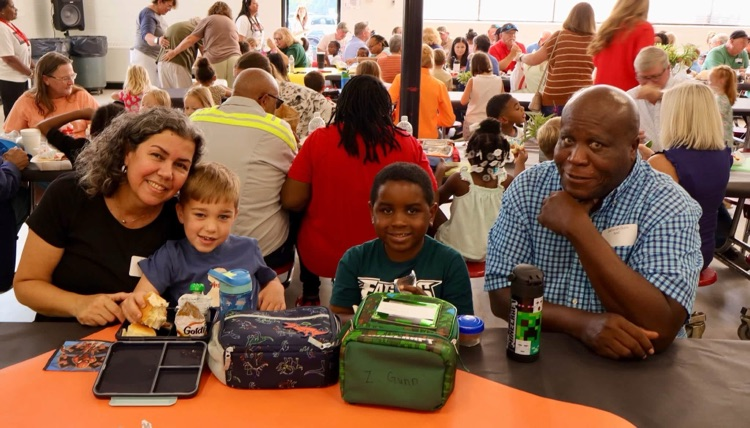 Kindergarten students enjoyed lunch with their grandparents. 