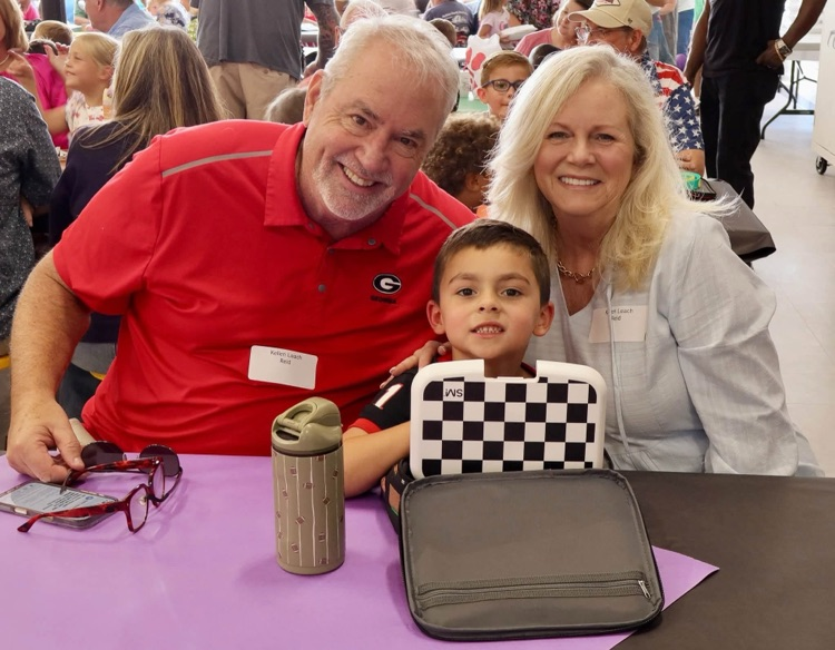 Kindergarten students enjoyed lunch with their grandparents. 