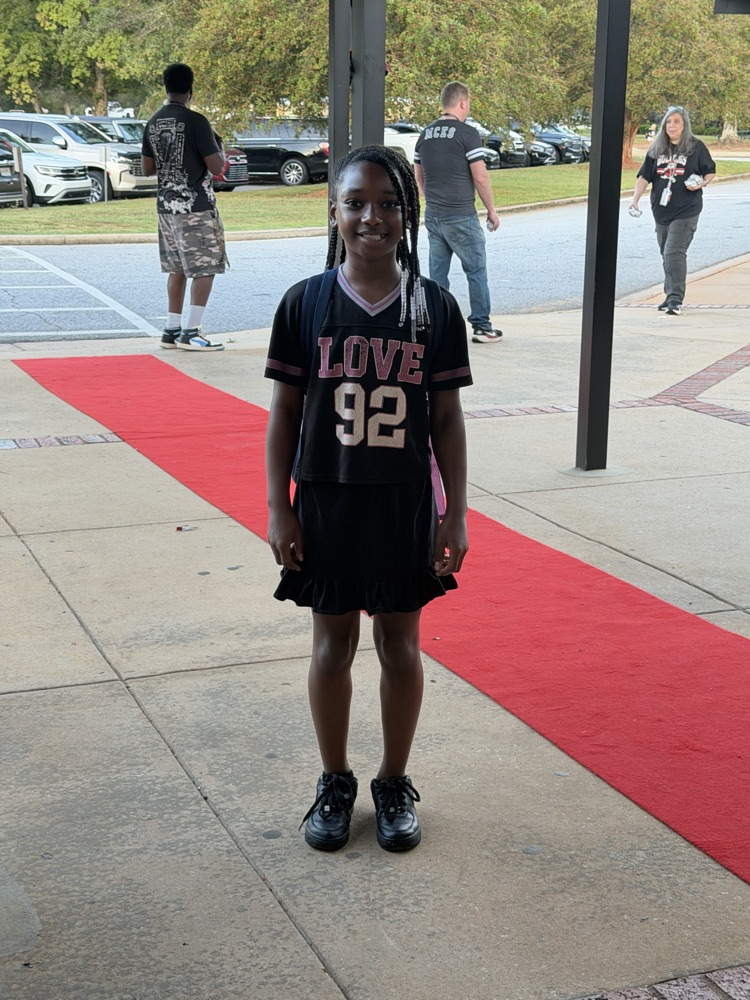 🌟 MCES Friday! 🌟 Our bulldogs hit the red carpet in style!
