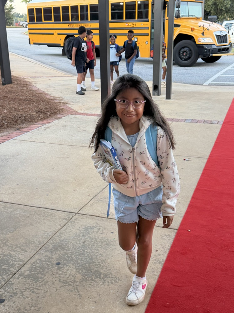 🌟 MCES Friday! 🌟 Our bulldogs hit the red carpet in style!