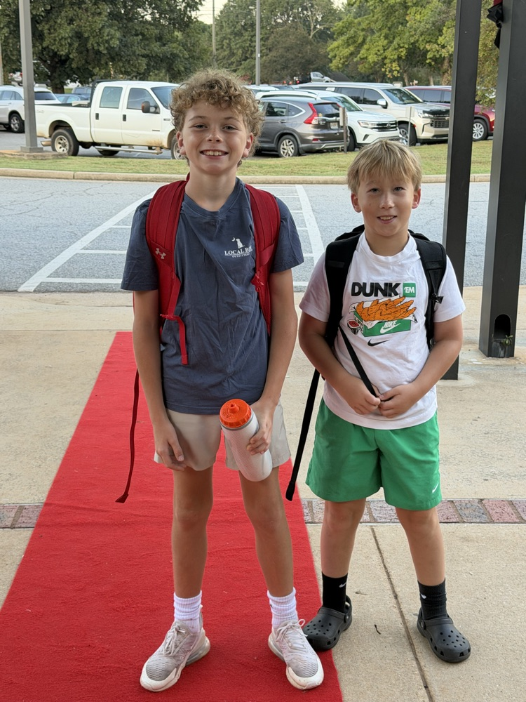 🌟 MCES Friday! 🌟 Our bulldogs hit the red carpet in style!