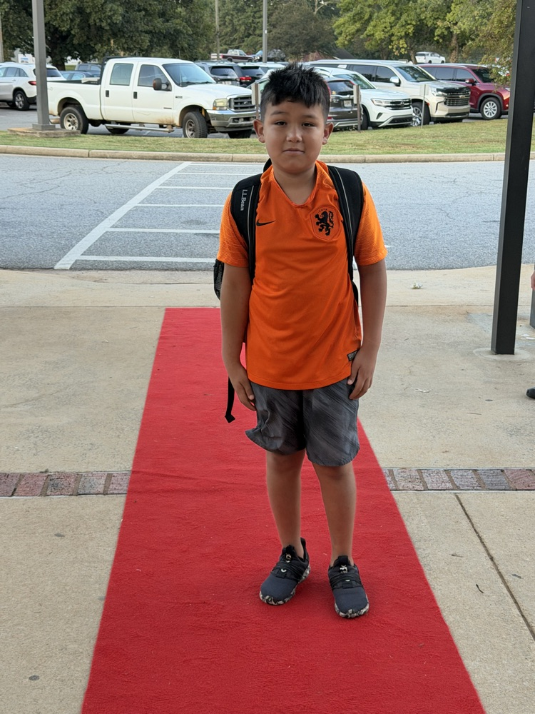 🌟 MCES Friday! 🌟 Our bulldogs hit the red carpet in style!
