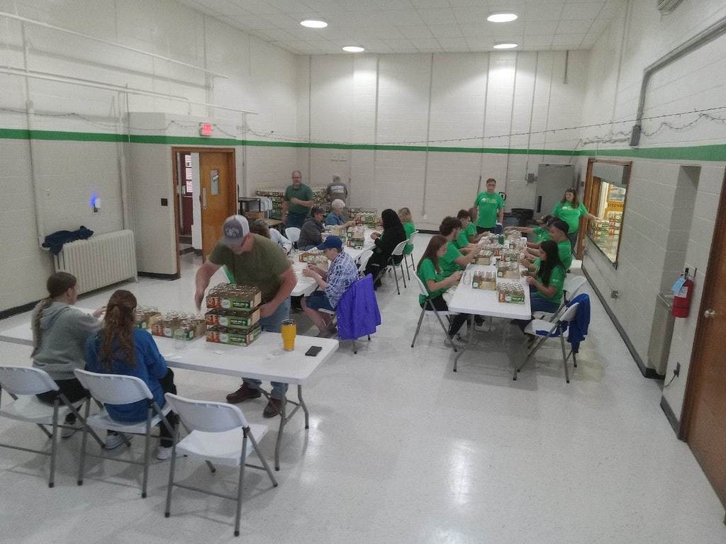 Students labeling jars for apple butter.