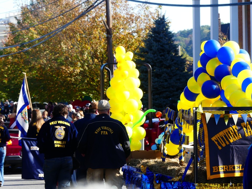 FFA float and Members in Apple Butter Parade. 