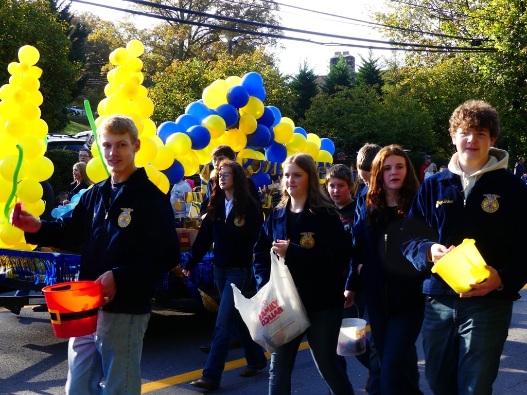 FFA members handing out candy in the Apple Butter Parade. 