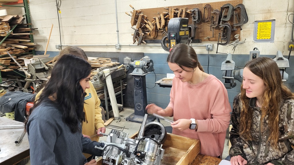 Students in Science of Agriculture rebuilding small engines