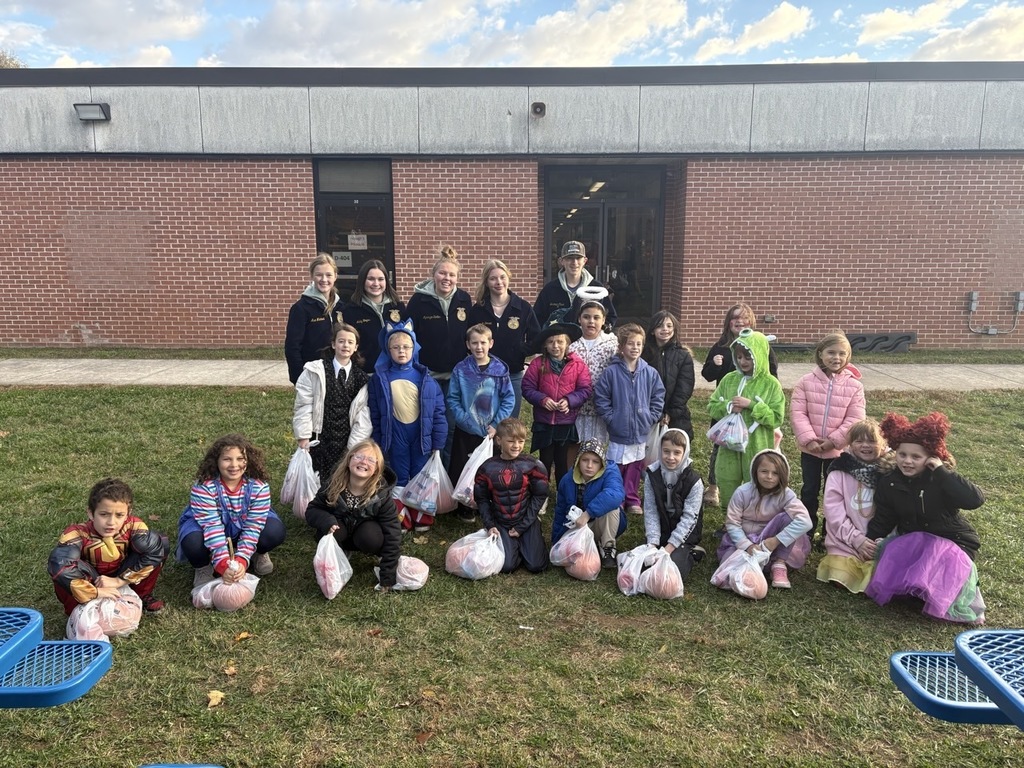 FFA members reading to kids at Widmyer. 