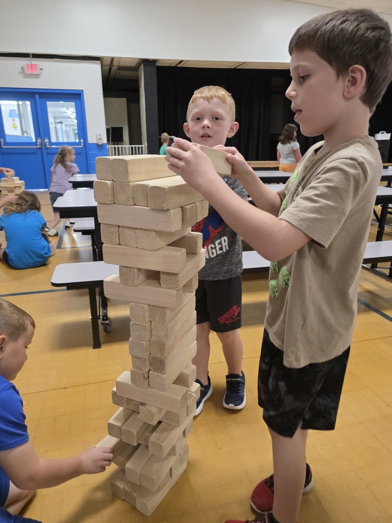 Kids playing Jenga