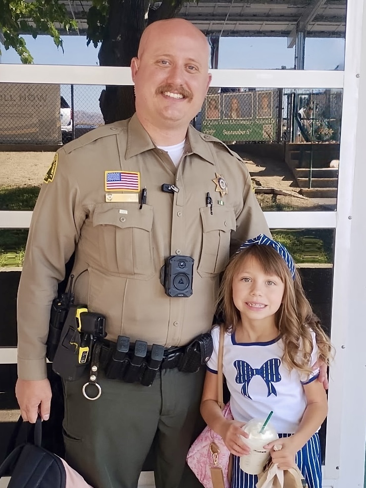 parent dropping off daughter