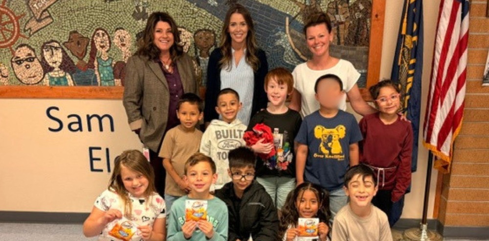 kids holding goldfish snacks