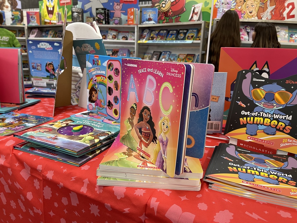 Moana Trace and Learn Book