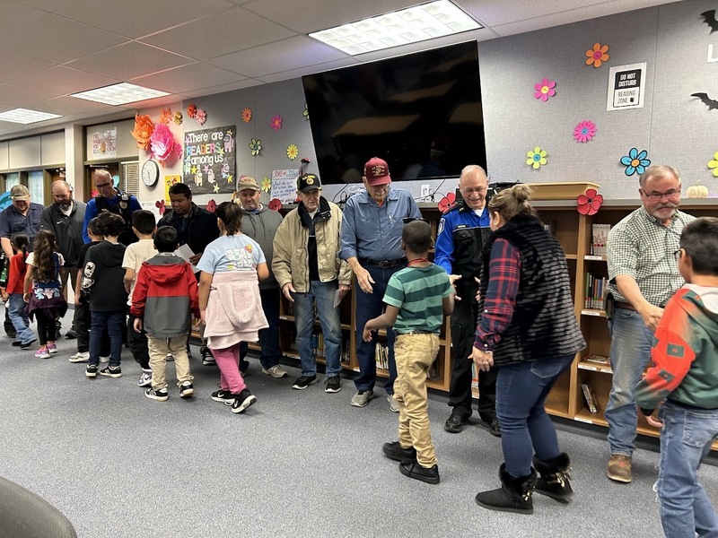 students meet veterans