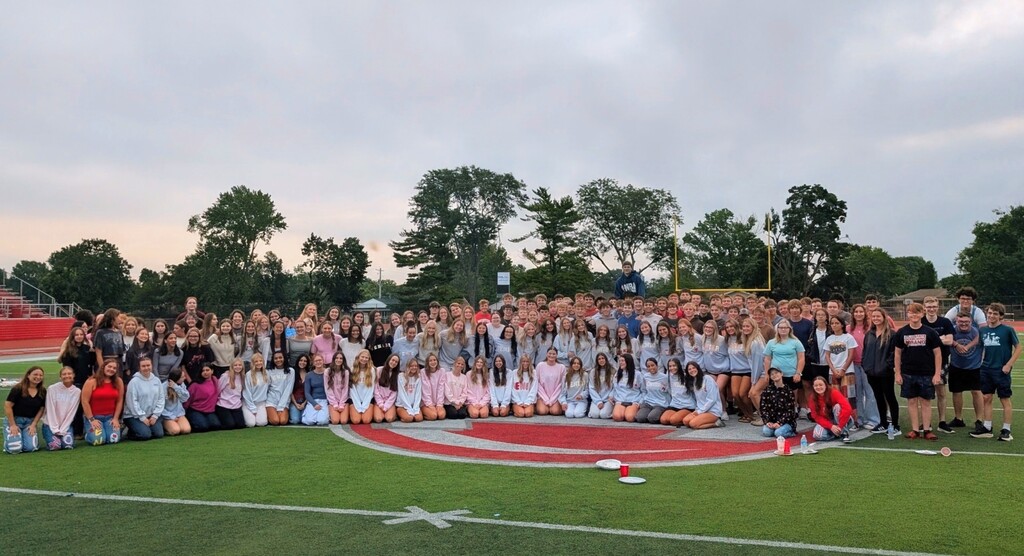 The class of 2027 had a great turnout for senior sunrise!