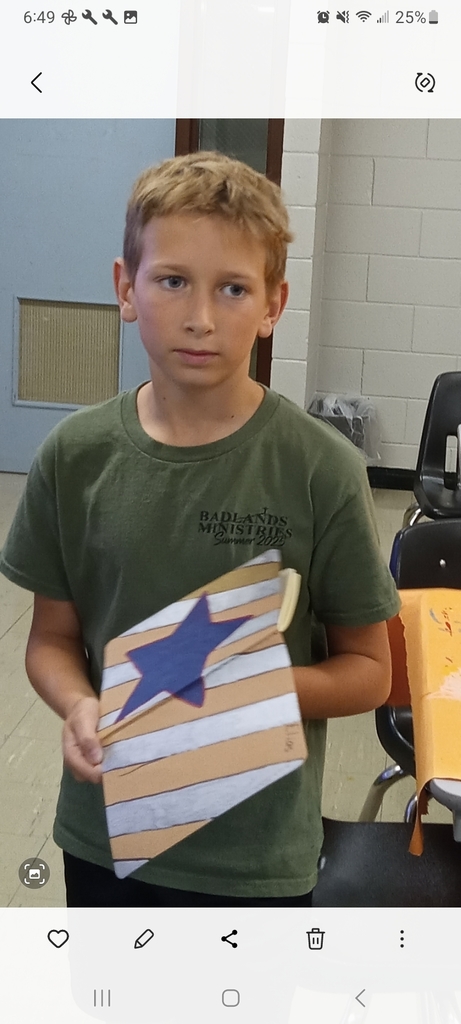 Good job on the art project, Elias!