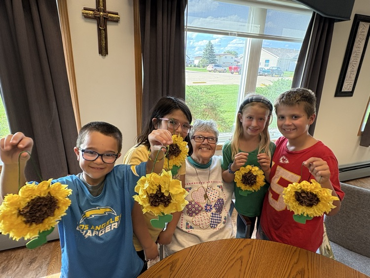 Third Graders did a Sunflower Art with the senior residents at the Mott Care Center. 🌻