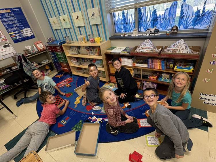 They earned free time because they completed all their work on time! 👏🏻