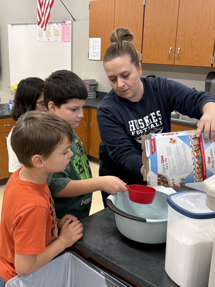 Third graders loved making Reindeer Chow! 😋 Thanks to Mrs. Colette, Sie, and Jeriana. 🤗