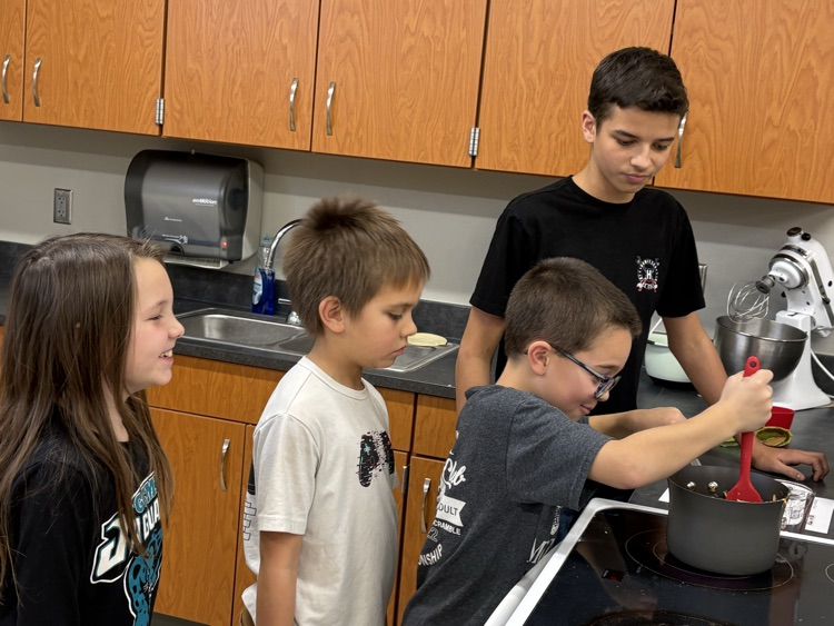 Third graders loved making Reindeer Chow! 😋 Thanks to Mrs. Colette, Sie, and Jeriana. 🤗