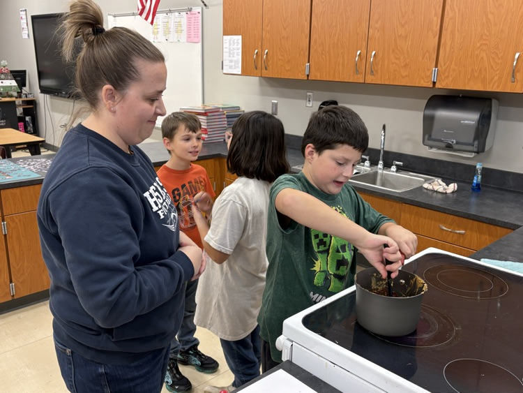 Third graders loved making Reindeer Chow! 😋 Thanks to Mrs. Colette, Sie, and Jeriana. 🤗