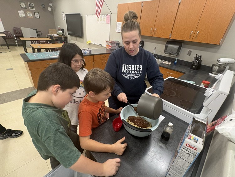 Third graders loved making Reindeer Chow! 😋 Thanks to Mrs. Colette, Sie, and Jeriana. 🤗