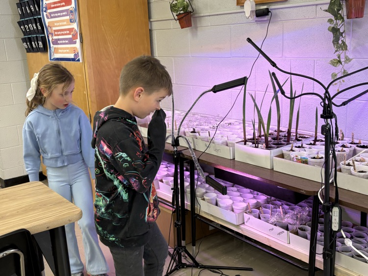 3rd Grade class had the opportunity to visit the Science Lab. Thanks, Mr. Alido! 🌱🔬