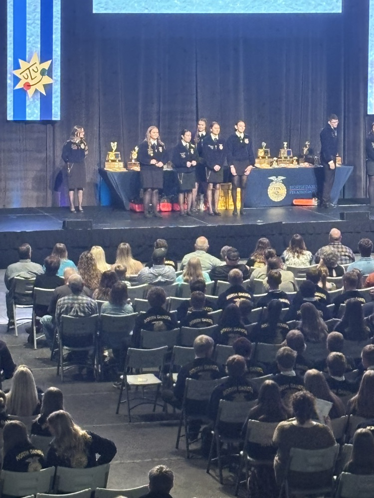 Jaycia on stage as a top 4 finalist in agriculture communications
