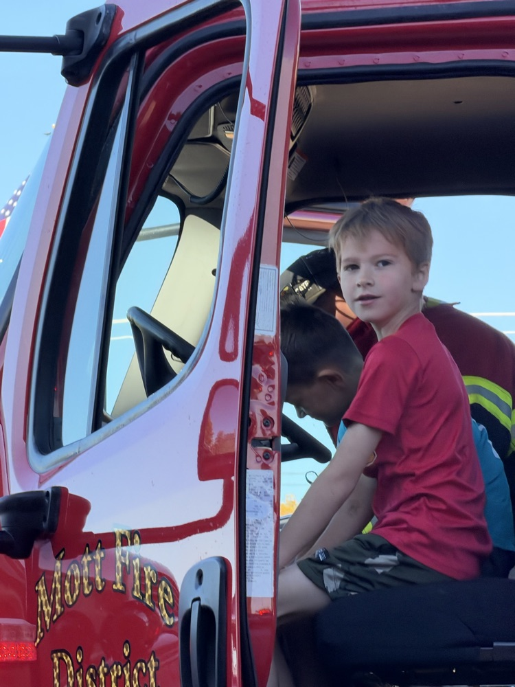 A BIG thank you to the Mott-Regent Fire Department! 🚒🔥❤️ Our 3rd graders had SO much fun learning, exploring, and getting a closer look at what our amazing firefighters do! 👩🚒👨🚒