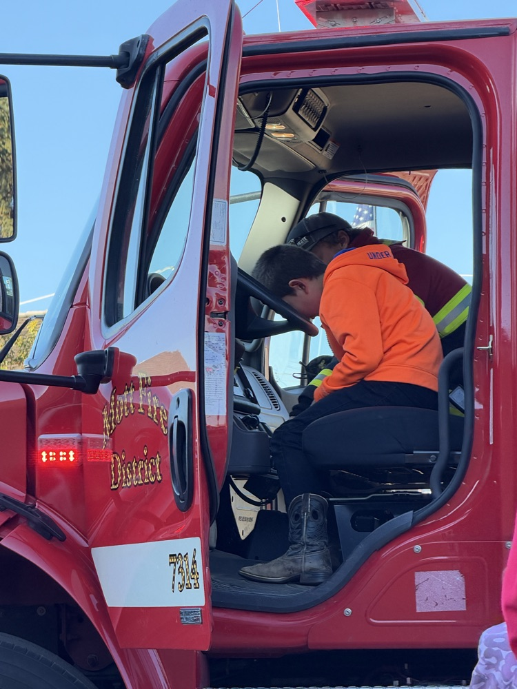 A BIG thank you to the Mott-Regent Fire Department! 🚒🔥❤️ Our 3rd graders had SO much fun learning, exploring, and getting a closer look at what our amazing firefighters do! 👩🚒👨🚒