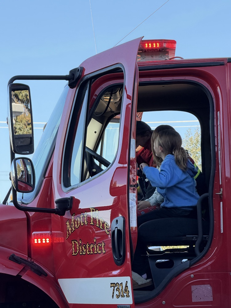 A BIG thank you to the Mott-Regent Fire Department! 🚒🔥❤️ Our 3rd graders had SO much fun learning, exploring, and getting a closer look at what our amazing firefighters do! 👩🚒👨🚒