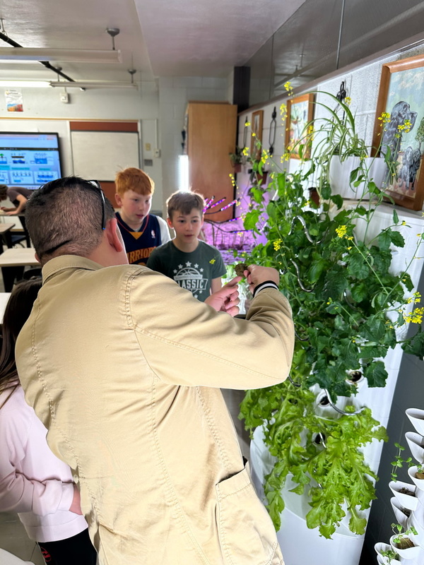 Mr. Alido explaining to the 5th Grade about hydroponics