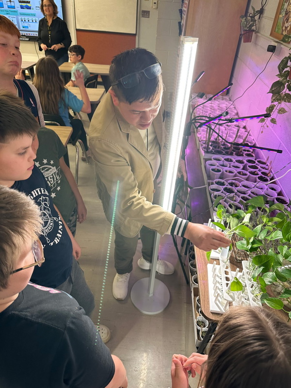 Mr. Alido explaining to the 5th Grade about hydroponics