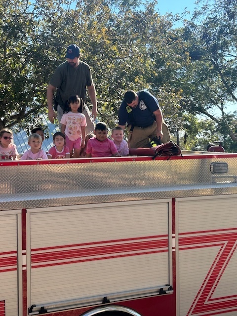 Moulton Fire Dept visits Kinder