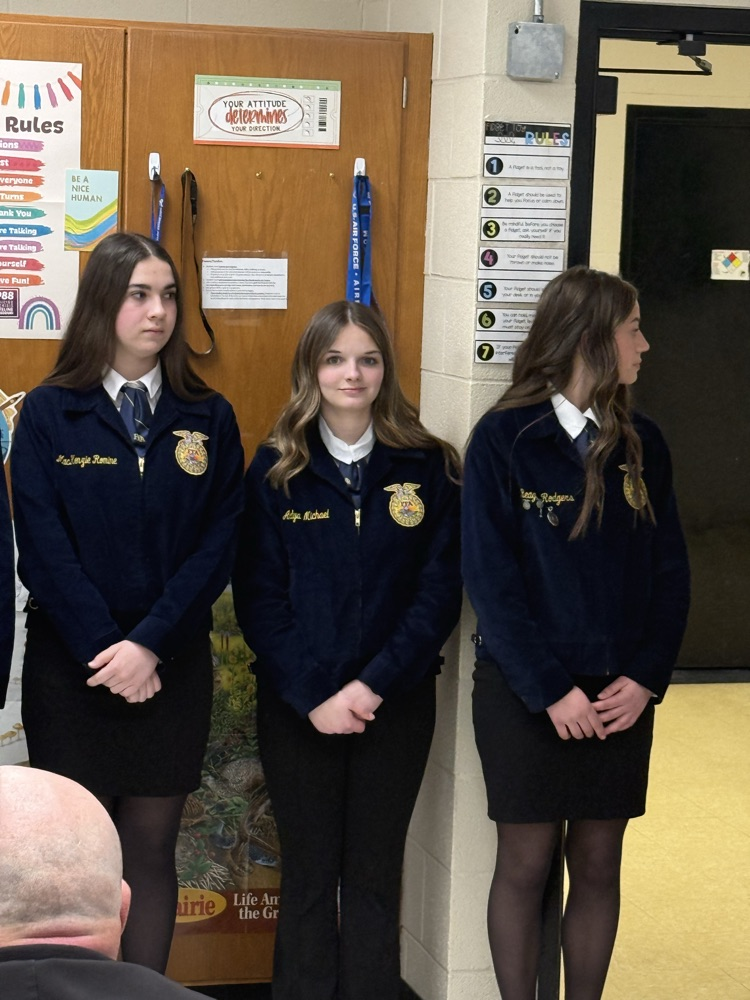 Adya Messer (middle)