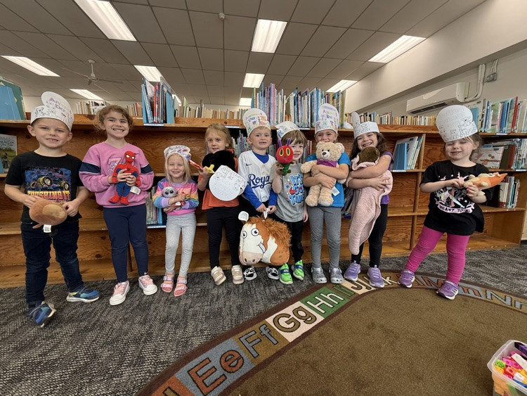 stuffed animals and readin