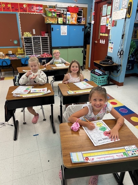 Mrs. Komor's class tasting apples.