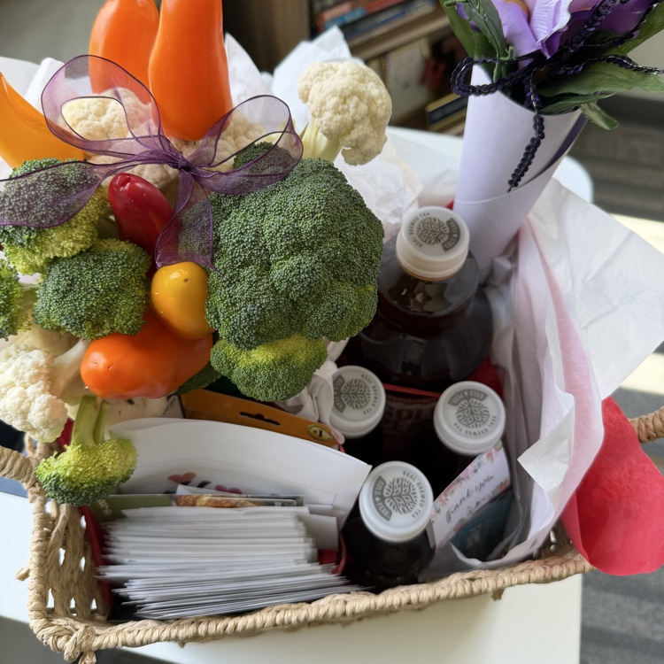 gift basket with veggies and notes 