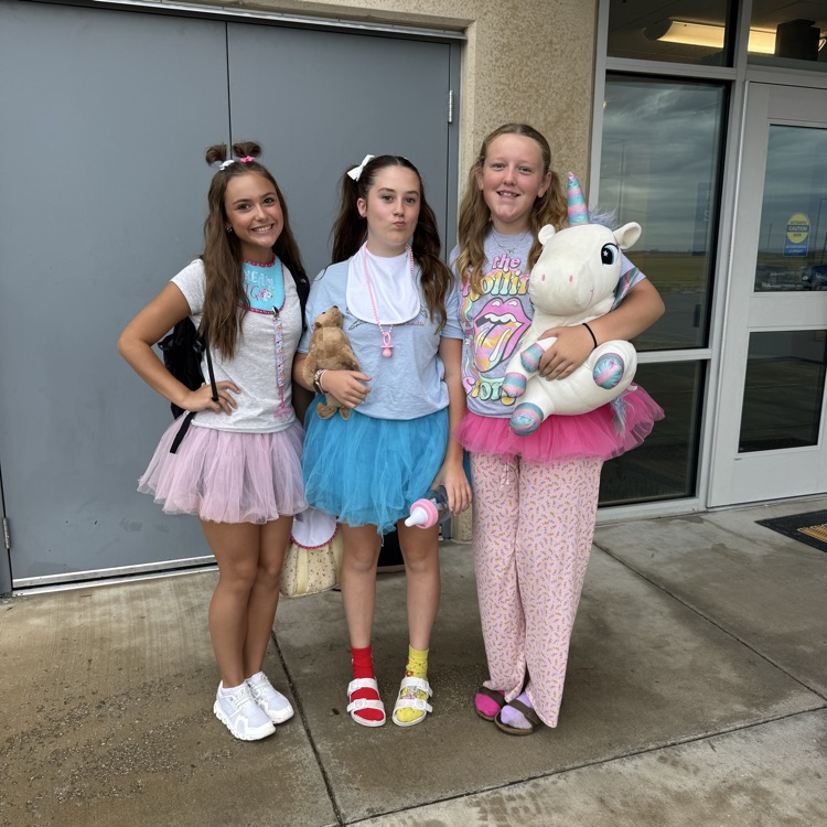 Freshmen Swayzie, Jaelyn, and Kalli