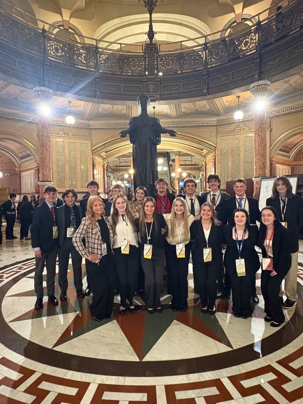 MVTHS Y&G students in the Capitol.