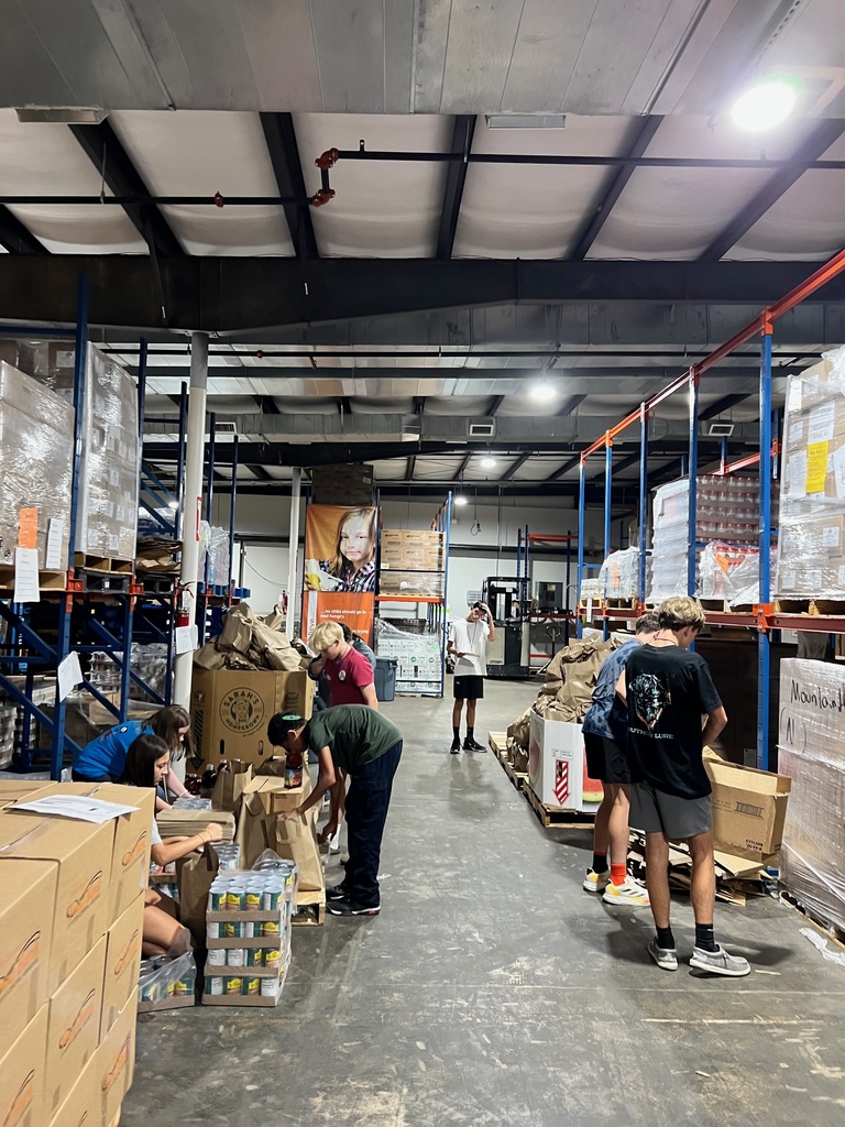 kids working at food bank