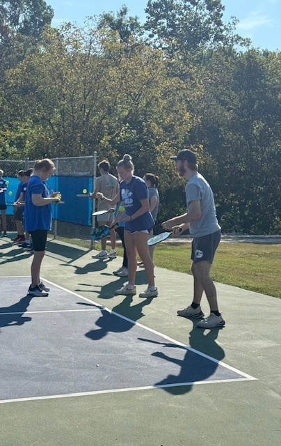 kids playing tennis