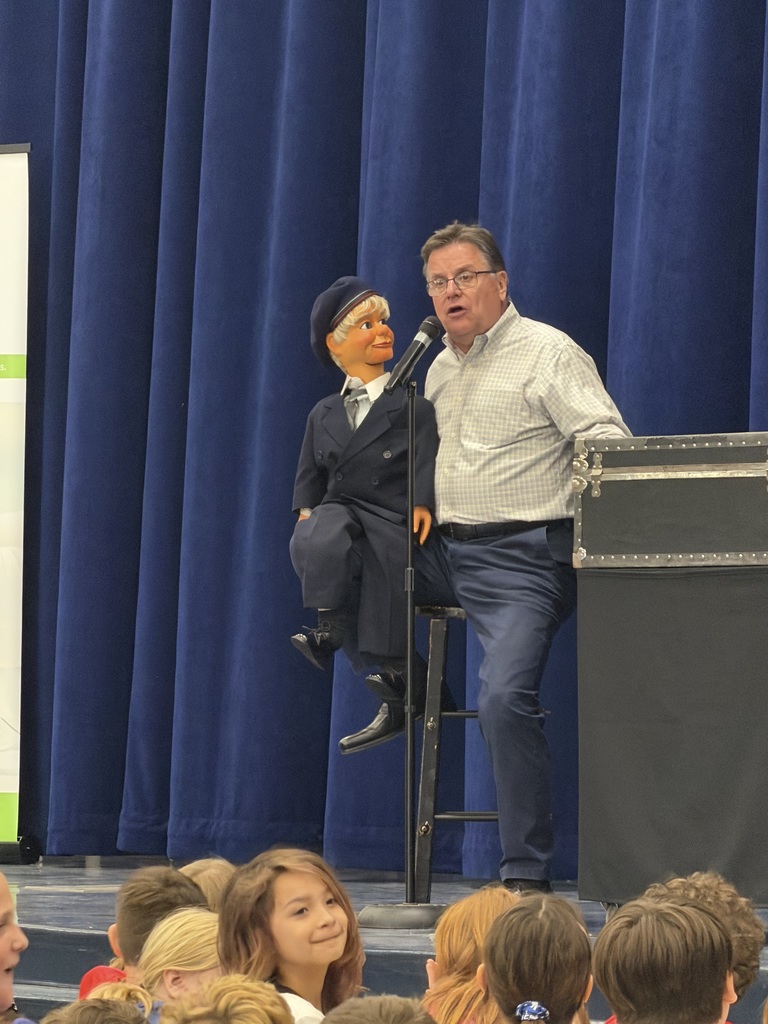 Ventriloquist Todd Oliver performing for Hackler students