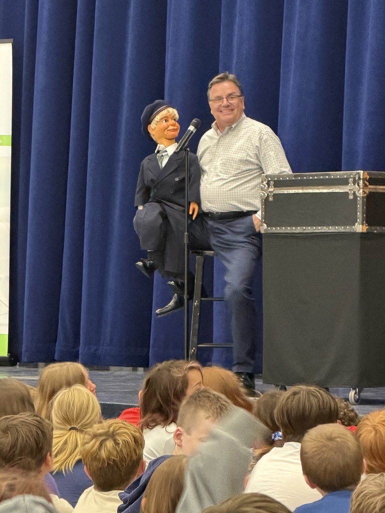 Ventriloquist Todd Oliver performing for Hackler students