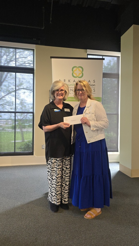 Mrs. Heather Hatman receiving a grant from the Twin Lakes Community Foundation.