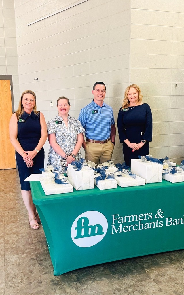 Farmers & Merchants Bank Representatives at MHPS Retirement Reception