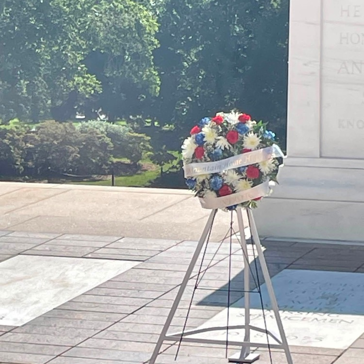MHHS Wreath at the Tomb of the Unknown Soldier