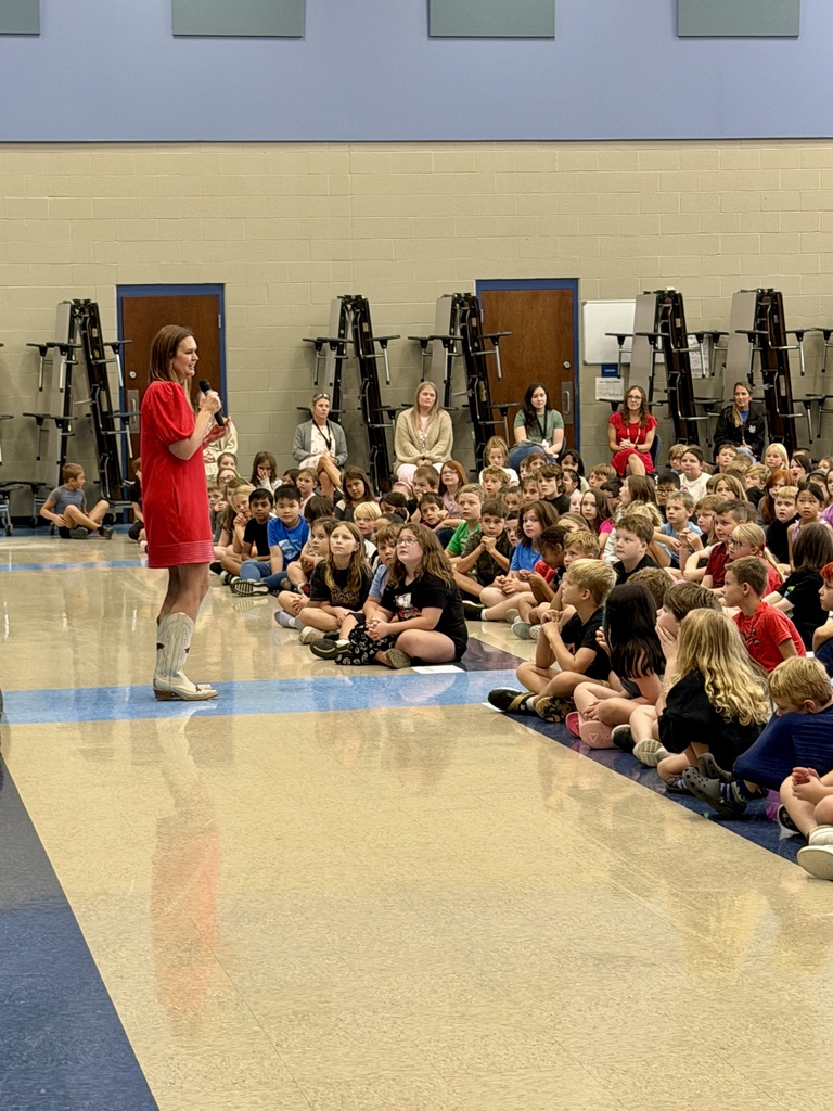 Gov. Sarah Huckabee Sanders addresses Hackler Students