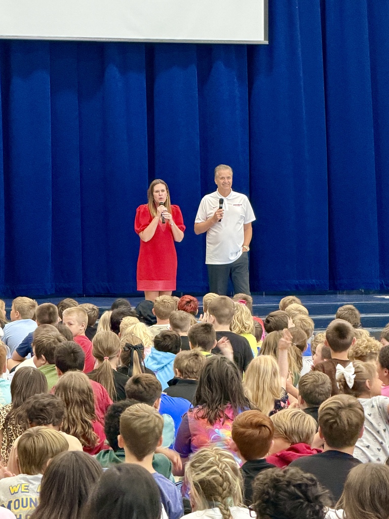 Gov. Sarah Huckabee Sanders and Coach John Calipari  presenting to Hackler Students