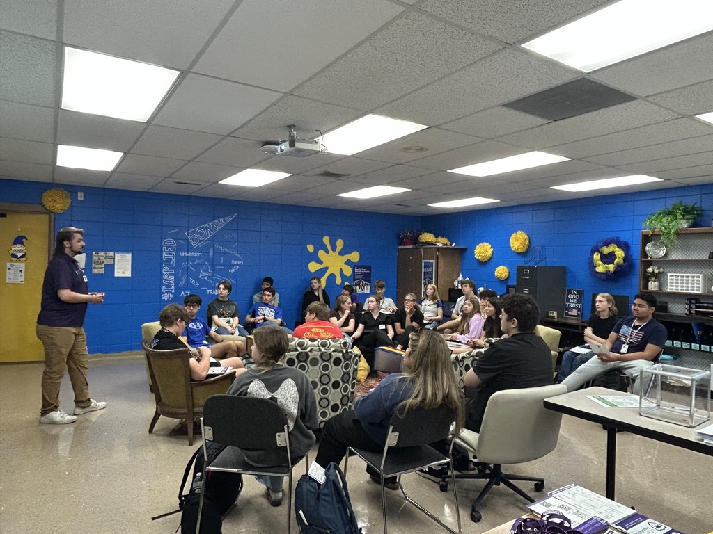 UCA Admissions Counselor visiting with high school students about opportunities at the college